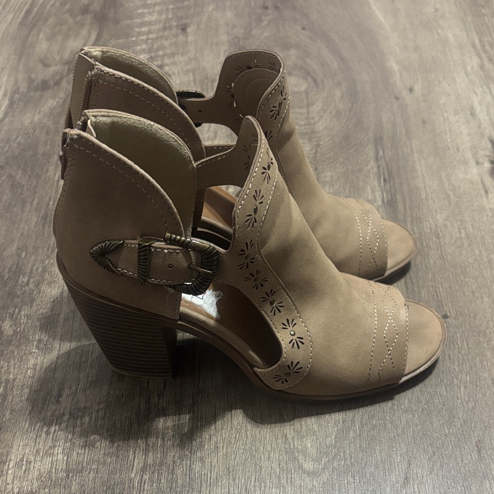 Jellypop Tan Cut-Out Heeled Boots